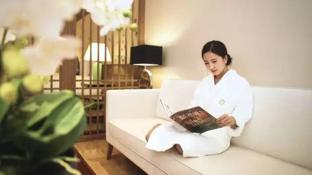 開化妝品<a href='http://m.mmxudianchi.com/'>美容院加盟店</a>要做什么提前準(zhǔn)備