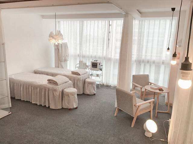 開<a href='http://m.mmxudianchi.com/'>美容院加盟店</a>如何處理這些問題?